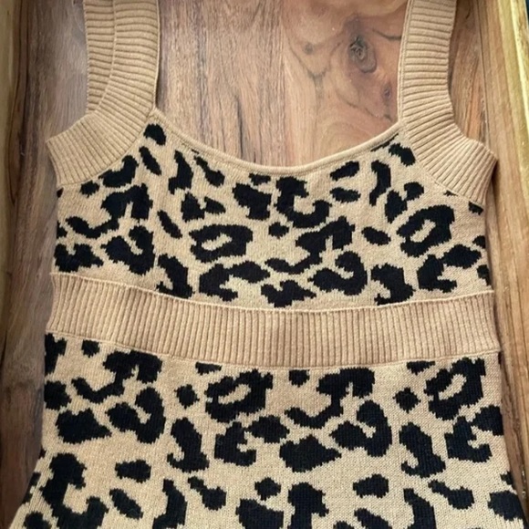 NBD sz. S Mallory leopard dress with open back - Picture 2 of 7